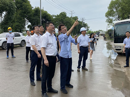 Tajemník okresního stranického výboru Keqiao Shen Zhijiang a jeho strana šli do chengbangského high-tech projektu skupiny za účelem vyšetřování a vedení